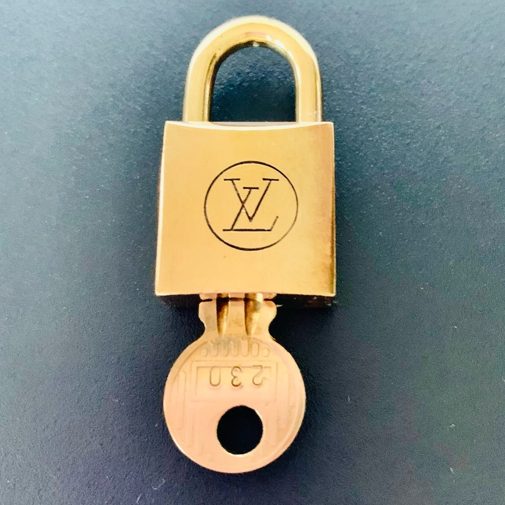 Louis Vuitton Padlock and Key Rare 200 Series # 230 - Picture 2 of 8